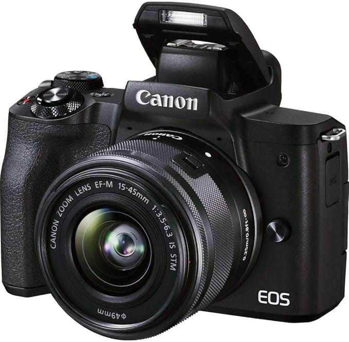— Die Canon EOS M50 Mark II ist eine kompakte Systemkamera mit 24,1 MP, 7,5 cm Touchscreen LCD, WLAN, HDMI, Bluetooth, Dual Pixel CMOS AF, Augen-AF, 4K Video und OLED EVF, in Schwarz.
— Der Preis liegt bei etwa 999 € mit kostenfreien Rücksendungen innerhalb Deutschlands, und sie ist hoch bewertet (4,7/5 Sterne).
— Das Produkt eignet sich besonders für Nutzer, die eine qualitativ gute, handliche Kamera für Fotos und Videos suchen, insbesondere für Einsteiger und den Einsatz in Fotoboxen.
— Kundenrezensionen loben die Bildqualität, die einfache Handhabung und die Eignung für verschiedene fotografische Anwendungen.
— Es besteht kein Support für neu entwickelte Objektive der R-Reihe; gebrauchtes Zubehör für die EOS M ist günstiger und kompatibel.
— Bei Discontinuation älterer Modelle lässt Canon die Preise hoch, was Frustration bei Nutzern hervorruft, weil der Support eingestellt wurde und keine neuen Objektive für M-Mount entwickelt werden.