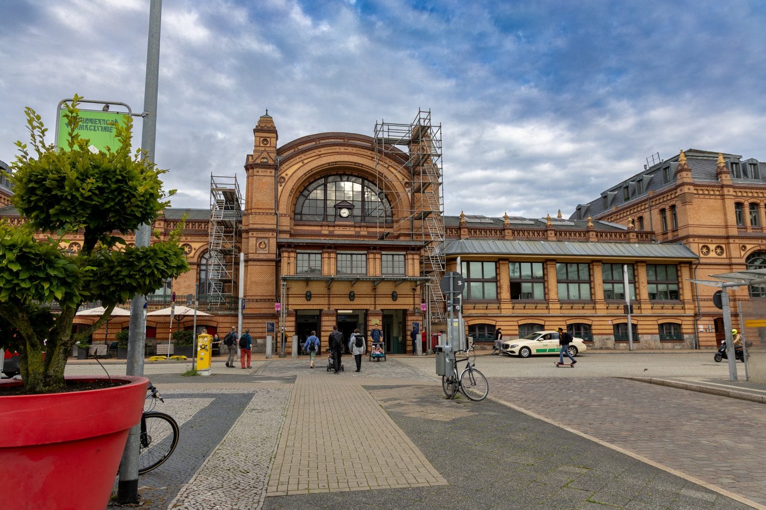 Schwerin station square 0001 2 1